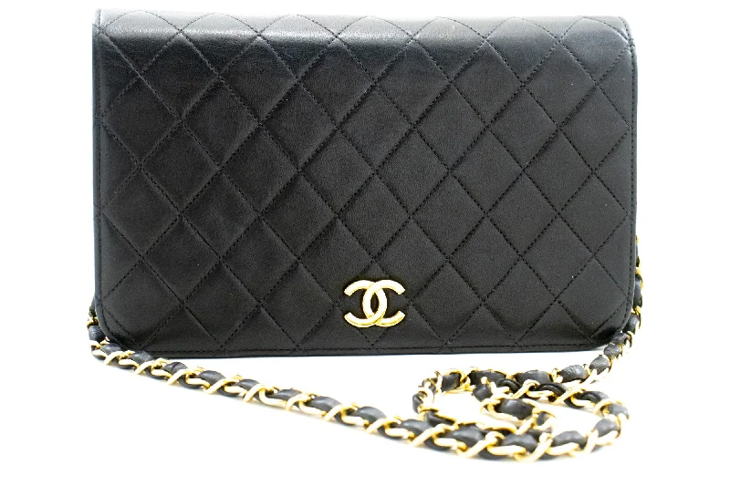 Chanel  Leather Shoulder Bag (Pre-Owned)