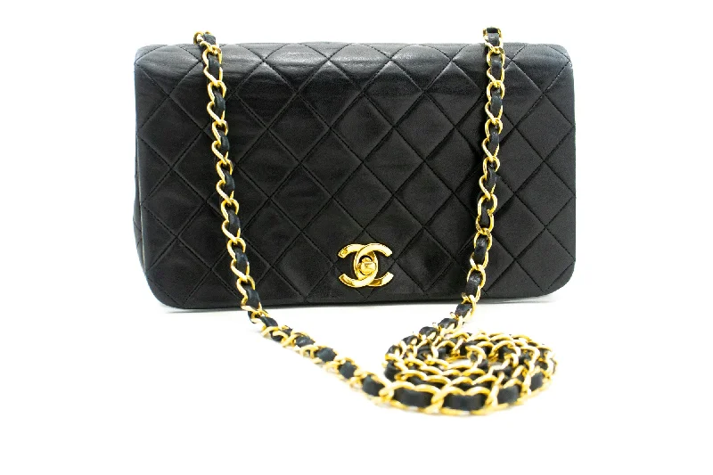 Chanel  Leather Shoulder Bag (Pre-Owned)